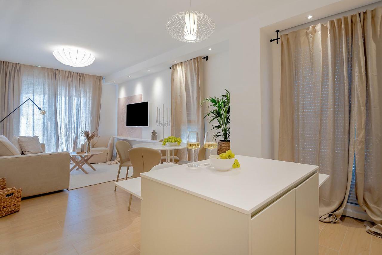 The Pleasurist - Apartment With Private Heated Pool And Terrace Split Exterior photo